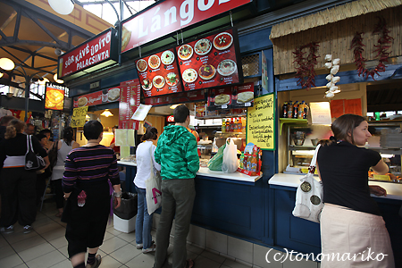 中央市場で朝ご飯 ハンガリー旅行4_c0024345_17255822.jpg