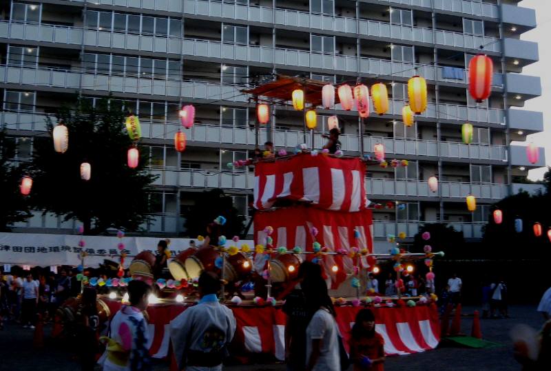 市内各地で盆踊り_f0059673_2363619.jpg