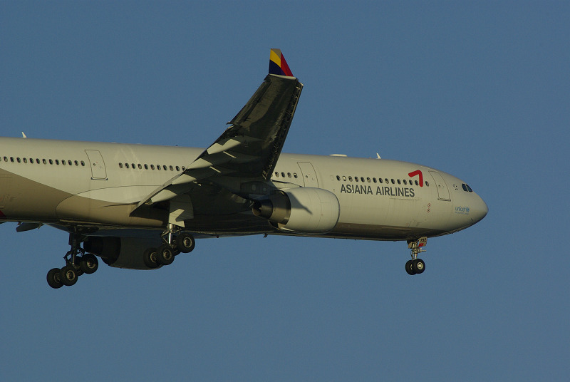 Asiana #1045 Landing at HND on time_c0101927_2311198.jpg