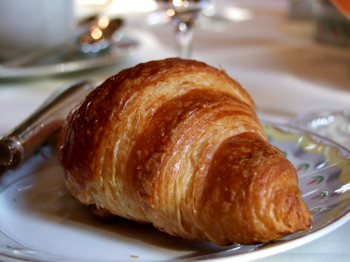 「フランス・パリ　パラスホテル　フォーシーズンズ ジョルジュ・サンクに泊まる、朝ごはんも。」_a0000029_4101479.jpg