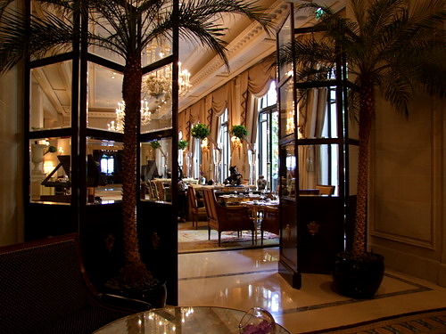 「フランス・パリ　パラスホテル　フォーシーズンズ ジョルジュ・サンクに泊まる、朝ごはんも。」_a0000029_4103919.jpg
