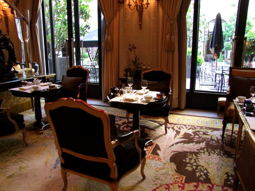「フランス・パリ　パラスホテル　フォーシーズンズ ジョルジュ・サンクに泊まる、朝ごはんも。」_a0000029_410578.jpg