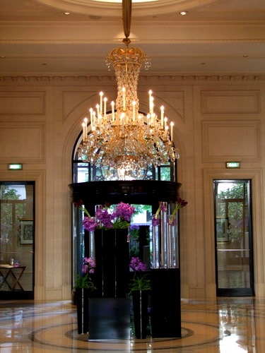 「フランス・パリ　パラスホテル　フォーシーズンズ ジョルジュ・サンクに泊まる、朝ごはんも。」_a0000029_425560.jpg