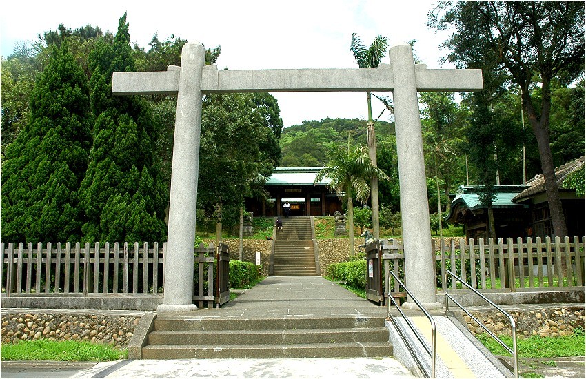 ■台湾に残る神社_e0094583_1030954.jpg