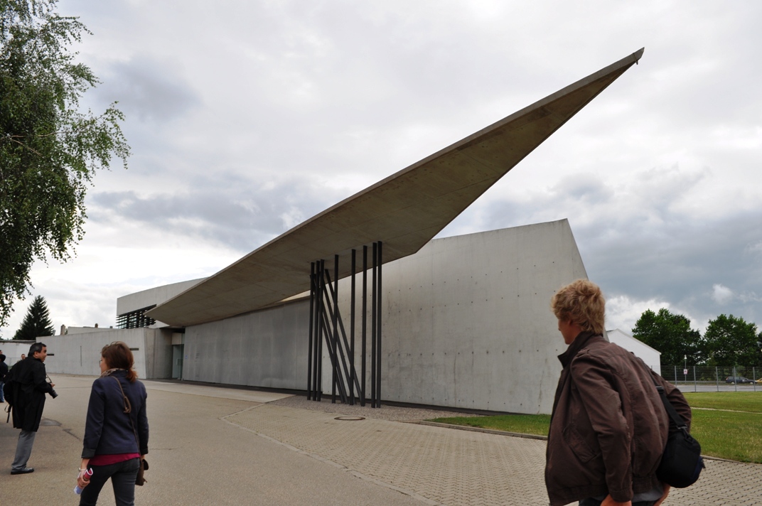 ヴィトラ社の消防ステーション/ザハ・ハディッド先生 ジジのお笑い建築学校