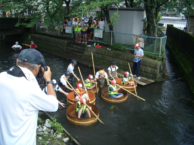 今年も転覆!田宿川たらい流し川祭り_f0141310_21583777.jpg