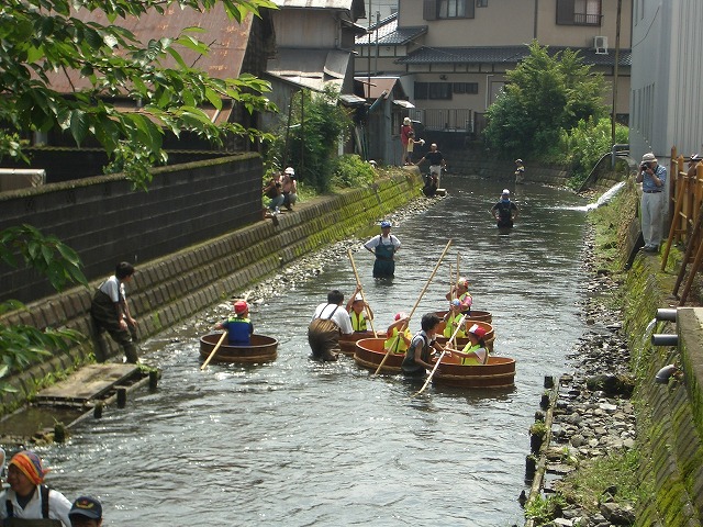 今年も転覆!田宿川たらい流し川祭り_f0141310_21585578.jpg