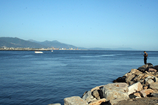 イタリアの彫刻家のスタジオ カラーラの海_c0100195_10134849.gif