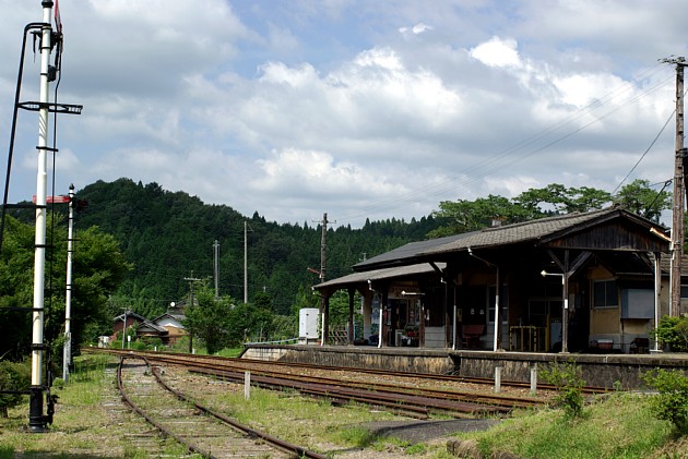 2009-8-4　夏空が戻った岩村の駅にて_c0136330_19371881.jpg