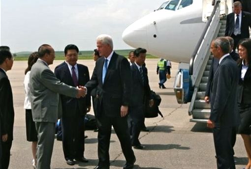 ビル・クリントン 米記者解放交渉の特命で北朝鮮へ_d0123476_1854554.jpg
