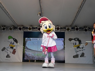1羽ぼっちで待ちぼうけ。。。_b0166128_14134924.jpg