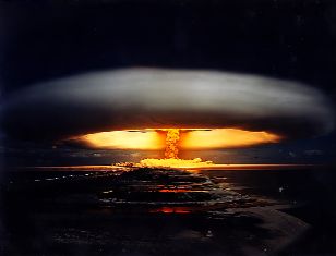 原爆投下した爆撃機に神父が付き添っていた 本を枕に スピリチュアルな日々