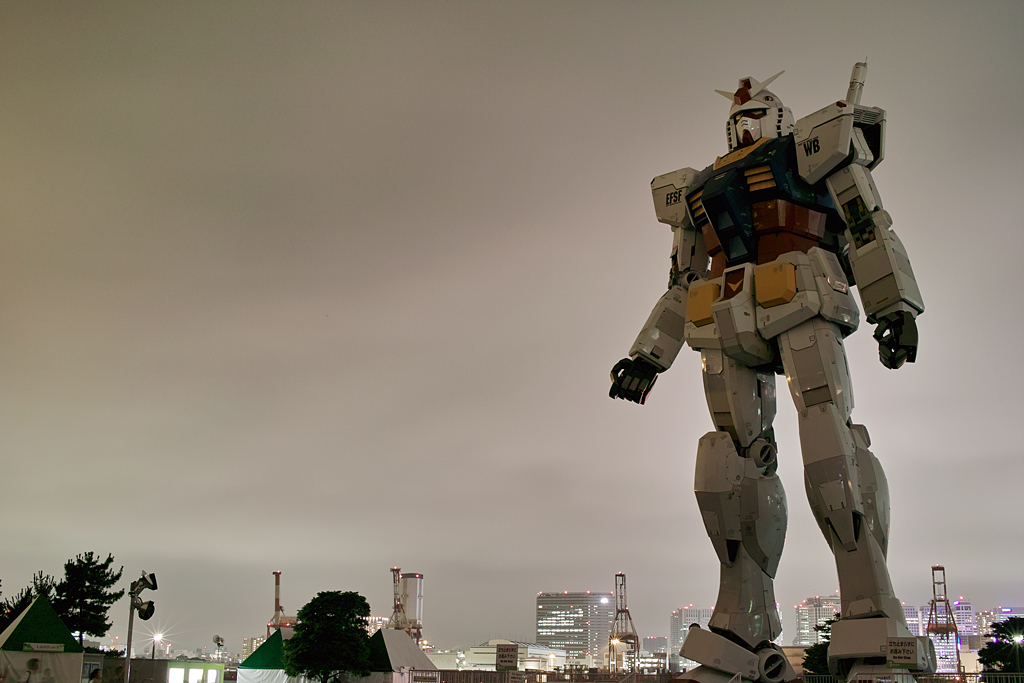 夜のガンダム.....by DP2_f0167057_0323633.jpg