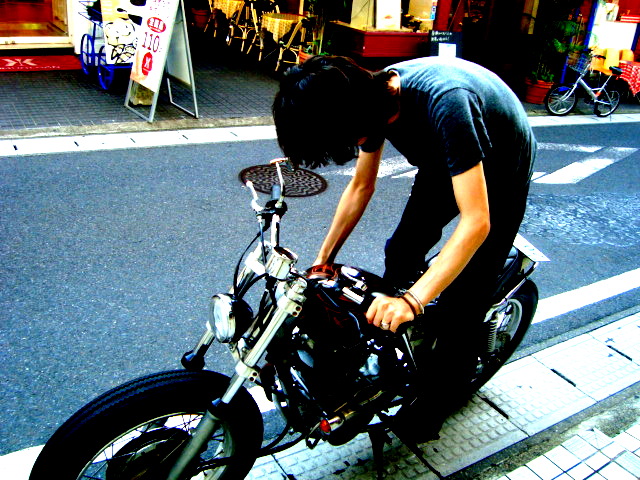 A motorcycle connected it_a0127776_19374952.jpg