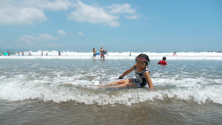 A girl on the beach_e0101209_20395390.jpg