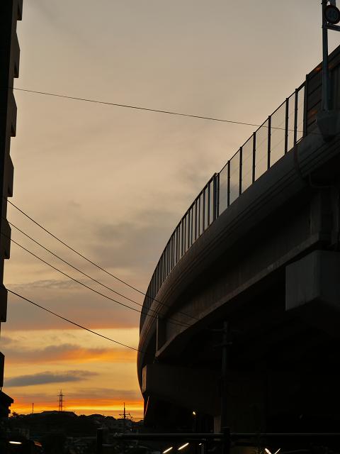 隙間から夕焼け_c0198903_21514127.jpg