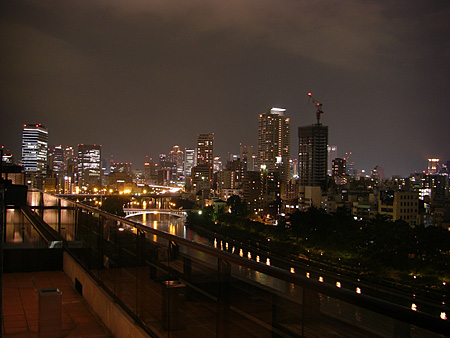 夜景の見えるレストラン_a0041508_176834.jpg