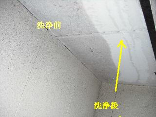 屋根塗装工事初日_f0031037_226289.jpg