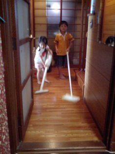 幼児もできますお手つだい_e0116341_2324518.jpg