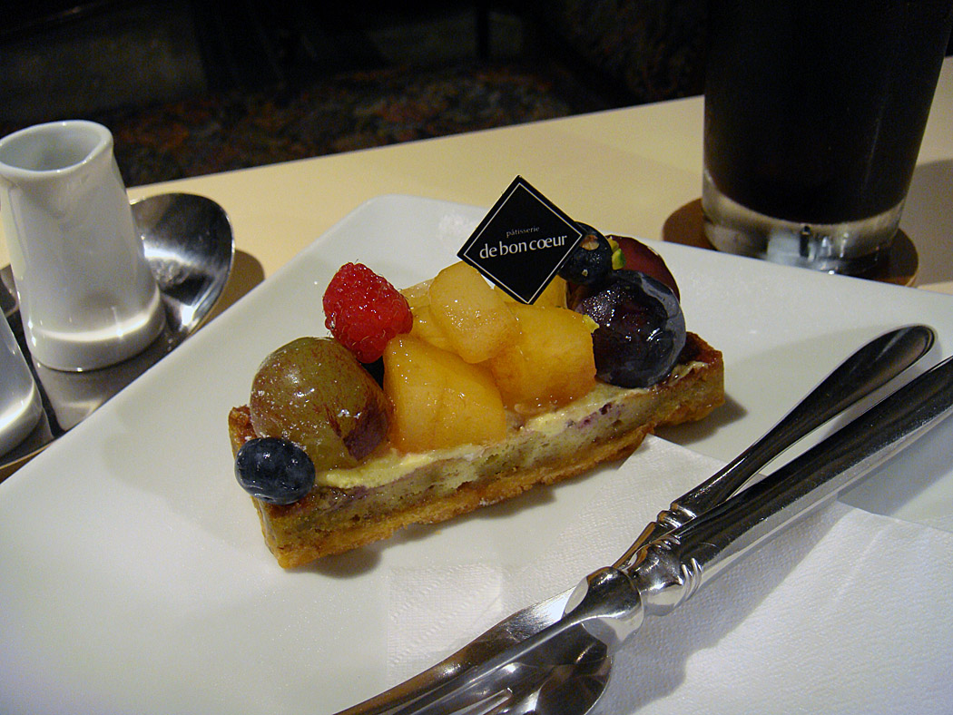 モノクロームとビビット patisserie de bon coeur_e0185645_1147591.jpg