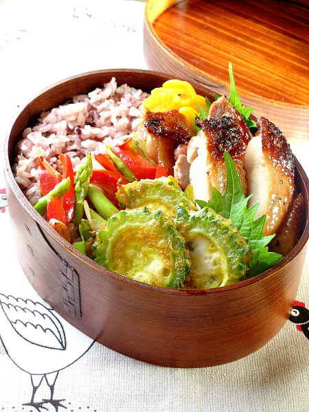 大判曲げわっぱ弁当 梅焼き鶏とゴーヤピカタ_b0171098_755191.jpg