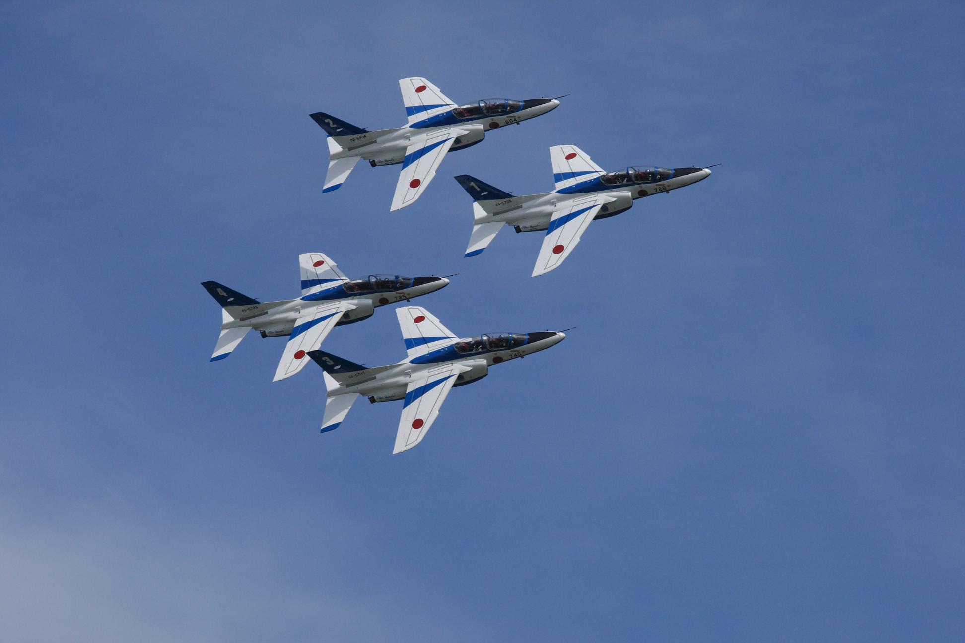 Chitose Air Base in Blue Impulse_b0178009_2353362.jpg