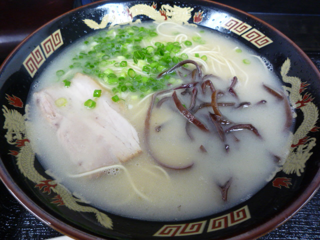 新橋のとんこつラーメン_c0179469_21414661.jpg