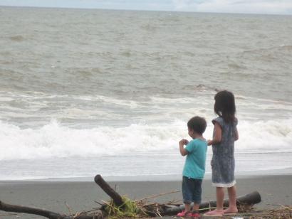 歌うワンズと台風の海_f0034156_21293997.jpg