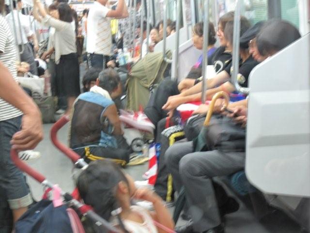 Sake party on the train_c0157558_2352312.jpg