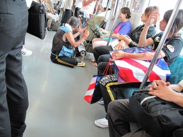 Sake party on the train_c0157558_2352313.jpg