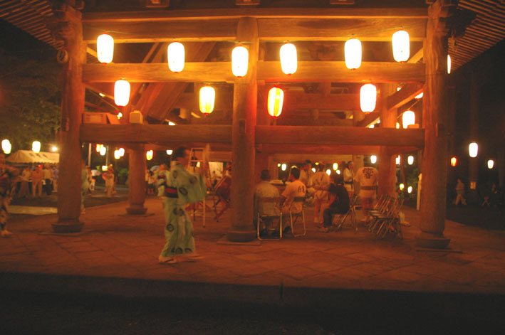 今年の「円覚寺盆踊り大会」は例年通り8・15～17まで_c0014967_17182427.jpg