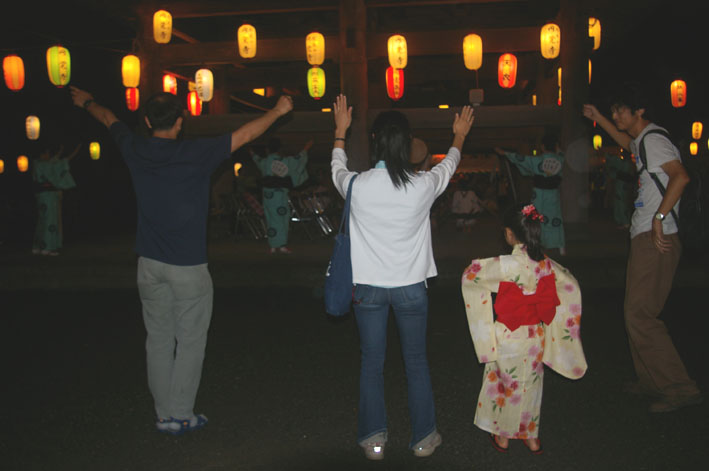 今年の「円覚寺盆踊り大会」は例年通り8・15～17まで_c0014967_17185557.jpg