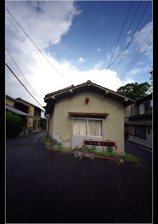 100.08 ホロゴンデイ30「2009年5月30日毘沙門天のお膝元信貴山に遊び」8  死者も生者も_c0168172_17531464.jpg