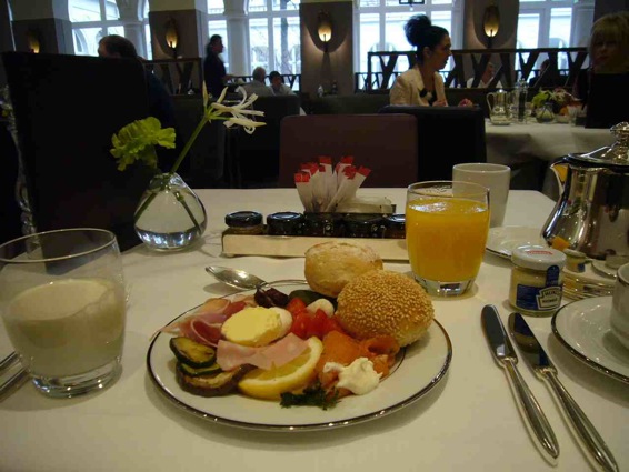 ドイツの朝ご飯 02_a0116902_21481743.jpg