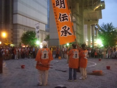 砂川の伝統「松明回し」：立川よいと祭りにて_c0112172_2331771.jpg