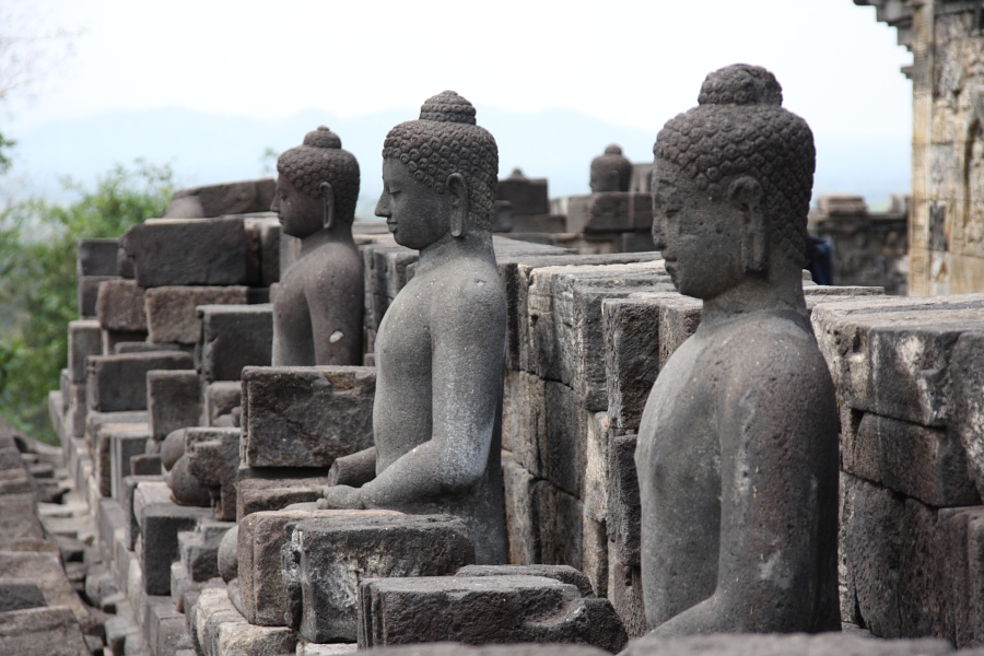 ボロブドゥール寺院　その２　（2009年8月16日）_a0094850_20442435.jpg