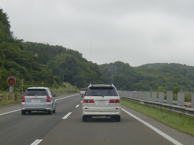 高速走行中の車_f0187499_17245833.jpg