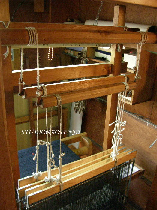 織り機（4枚綜絖）