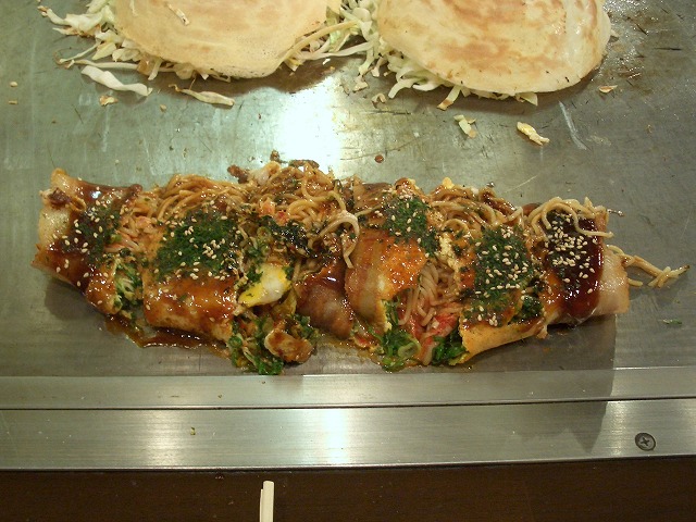 広島風お好み焼きと博多ラーメン_f0141310_23111434.jpg