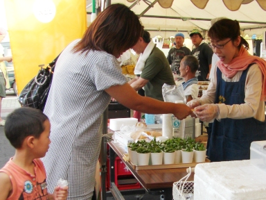 2009夏祭り　その⑨　バザー_a0103948_2144182.jpg