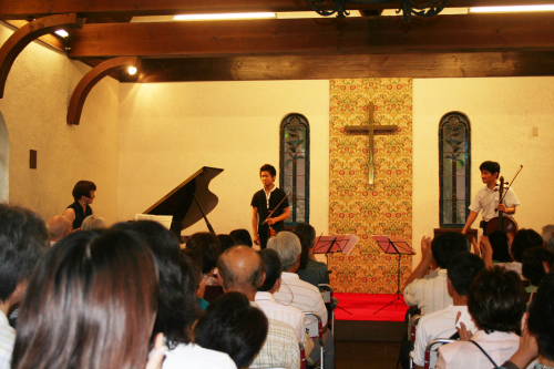 和田野の森　教会コンサート　つづき_b0147051_1402870.jpg