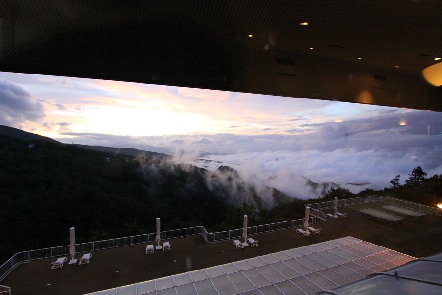 雲の下に住んでいる自分たち_a0107574_22372371.jpg