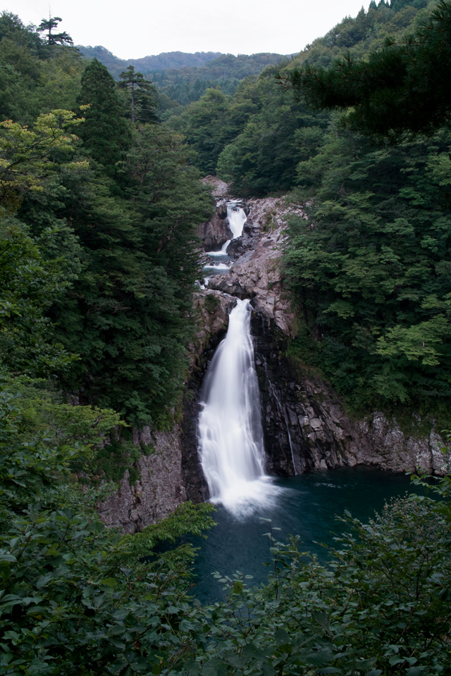 東北の滝_f0038176_6592121.jpg