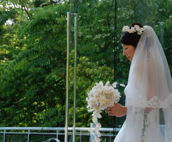 新郎新婦様からのメール　ラウンドキャスケード　プリザ　重なる白_a0042928_19471510.jpg
