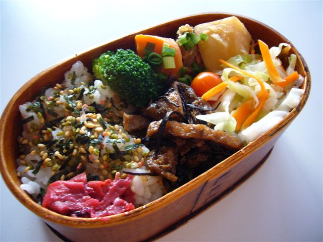 今週のハハ弁当　鶏そぼろ弁当と肉じゃが弁当_b0184974_2224595.jpg