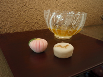 小林慎二さんの漆トレイとまゆ椀_b0132442_11385075.jpg