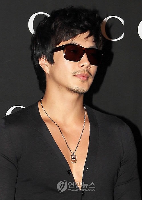もう1枚セクシーヒゲサンウに萌えーっ Kwon Sang Wooに 落ちて もう1枚セクシーヒゲサンウに萌えーっ Kwon Sang Wooに 落ちて