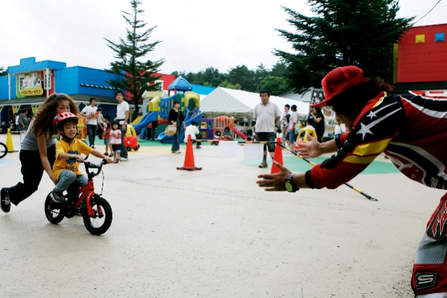 軽井沢おもちゃ王国BMXshow_e0096881_101894.jpg