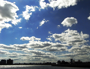 ハドソン川沿いで見たモコモコ雲の群れ_b0007805_916441.jpg
