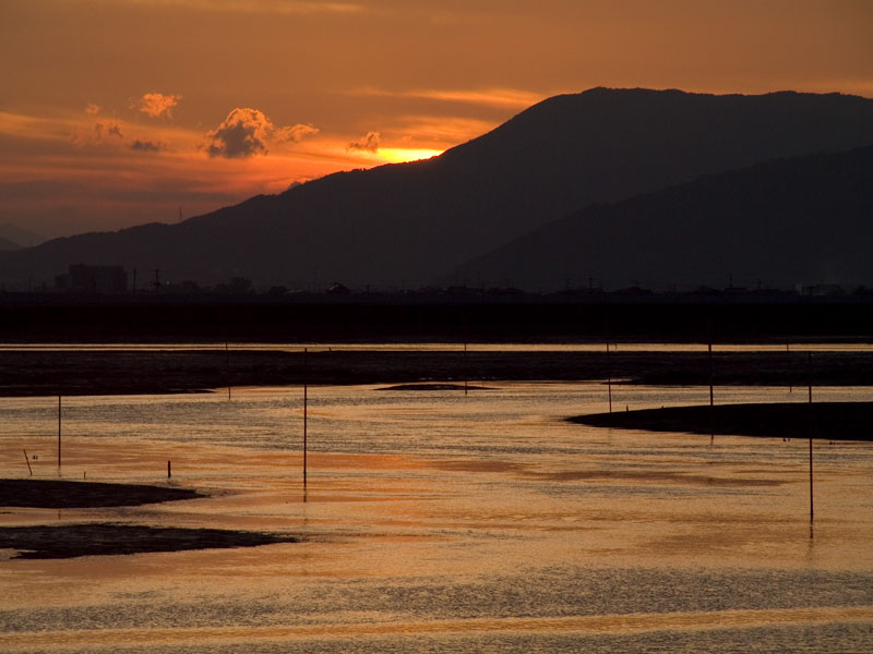 夕暮れの有明海（佐賀市東与賀海岸にて）_c0014538_1213145.jpg